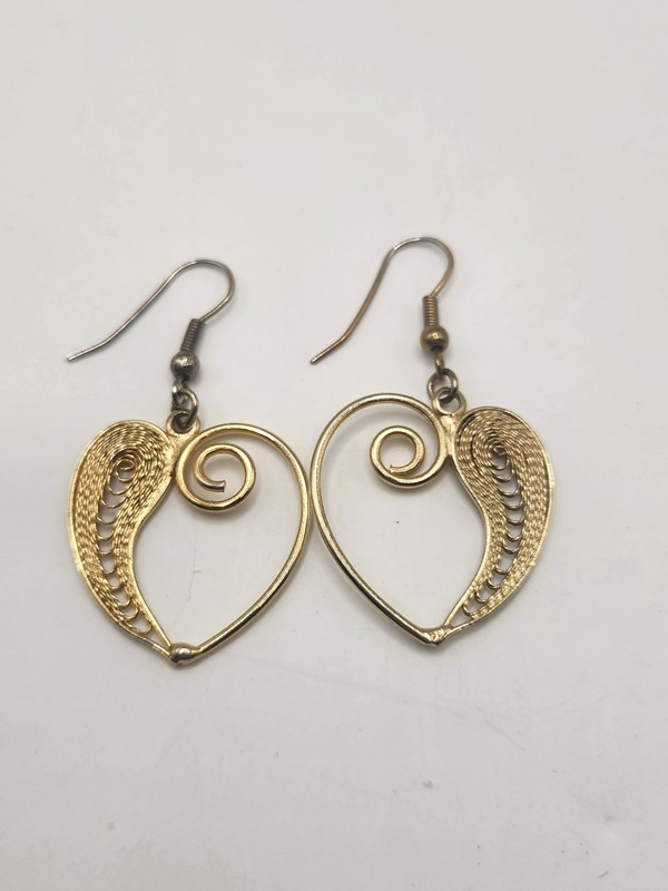 Vintage Gold Tone Open Heart Filigree Dangle Drop Earrings Swirl Scroll Boho