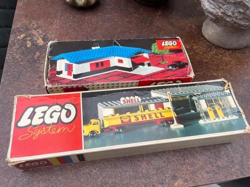 1960 LEGO 325 SHELL SERVICE STATION AND 324 HOUSE WITH 1:87 CAR RARE