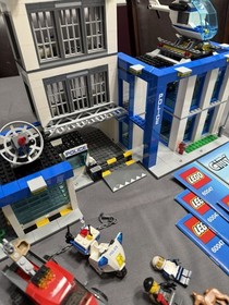 LEGO City Police Station (60047) Complete W/minifigs And Extras Missing 1 Manual