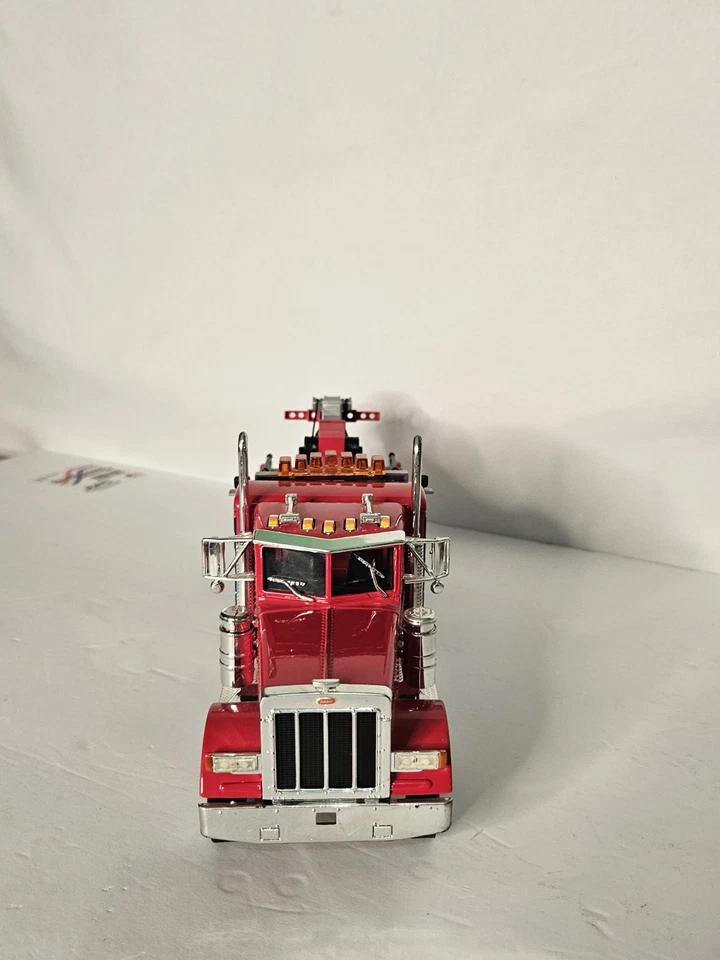 JADA TOYS ROAD RIGZ PETERBILT MODEL 379 1:32 AMERICAN TOWING  - Image 4 of 4
