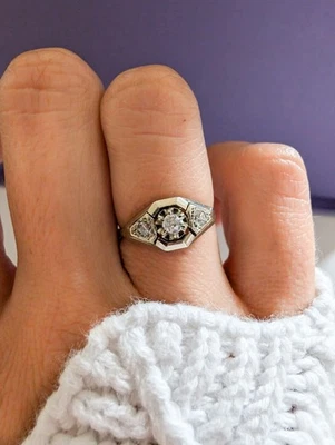 Antique 18K White Gold Diamond Ring: French Art Deco Engagement Ring - Photo 1/4