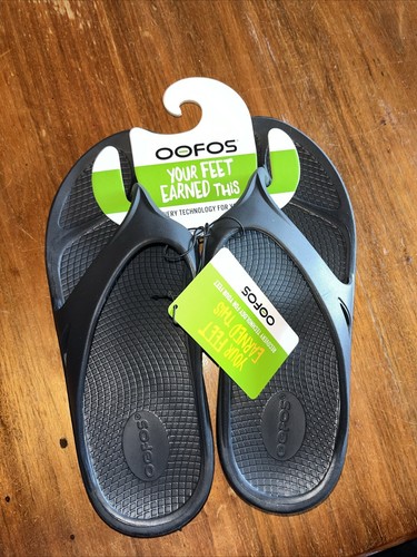 Oofos Damengröße 12/Herren 10 Schuhe schwarz Gummi Riemen Flip Flops Sandalen
