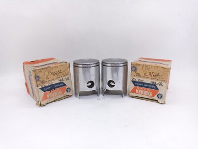 Pair Yamaha RD125 Piston Size STD 396-11631-01-98 NOS Japan