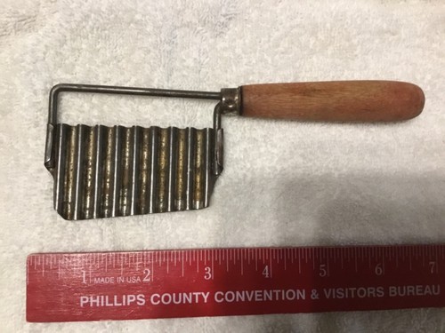 Vintage Potato Crinkle Cutter Slicer with Wood Handle Kitchen Utensil Tool