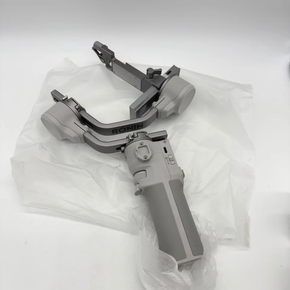 DJI - RS 4 Mini 3-Axis Gimbal Stabilizer - Gray - Grade A - Image 3 of 4