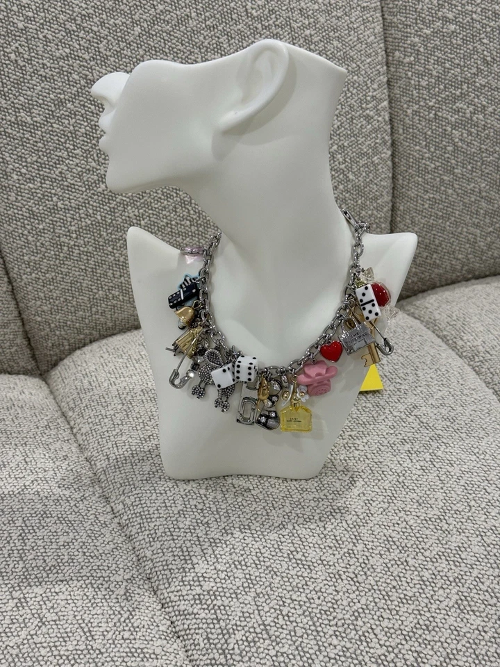 Collar Marc Jacobs Plata La Pegatina Dije Declaración Nuevo Con Etiquetas Caja Foto 2 de 4