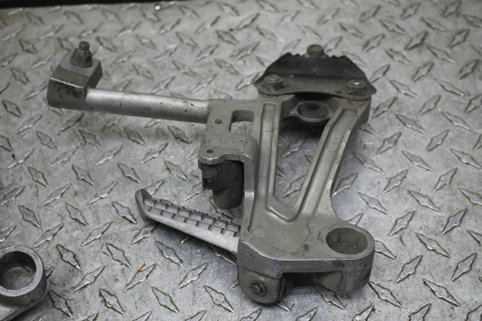 87 88 89 90 KAWASAKI ZX750 ZX 750 F PASAJERO TRASERO JUEGO ESTRIBERAS IZQUIERDA DERECHA Foto 4 de 4