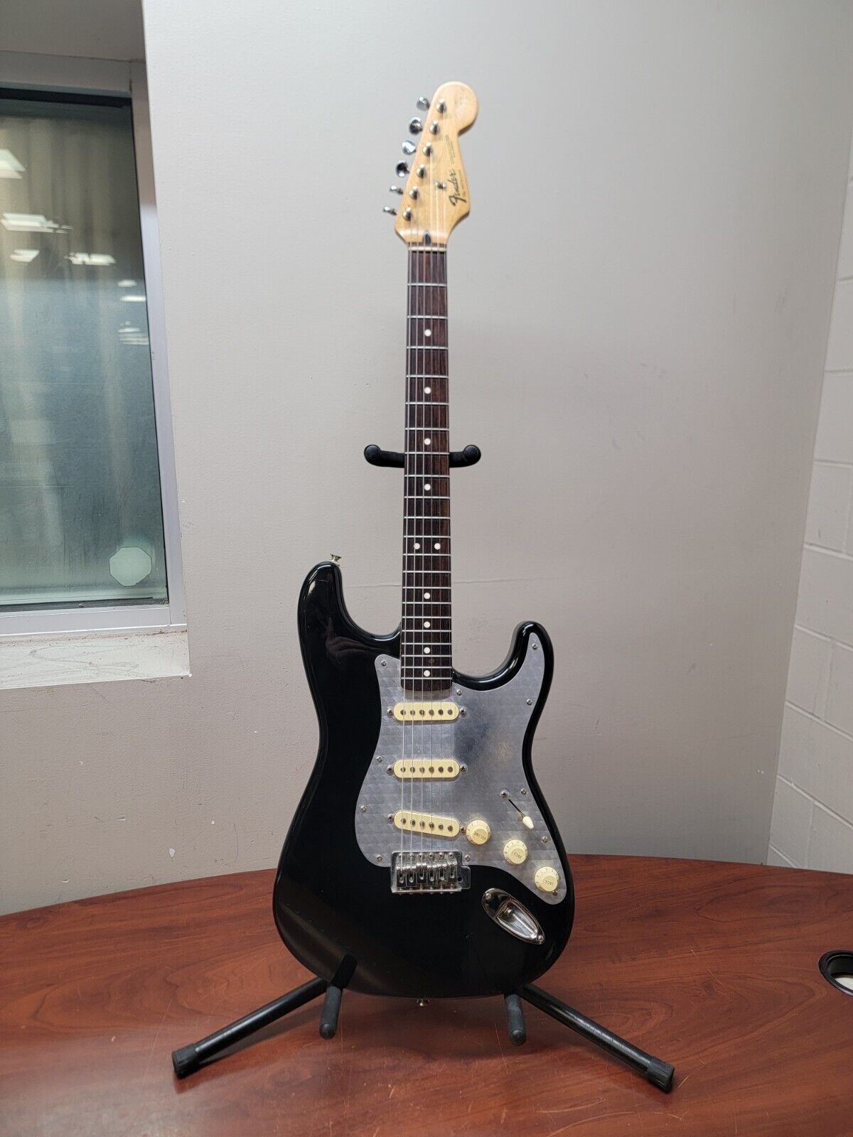 Fender Stratocaster, 6-String Electric Guitar, Made In Mexico c-x