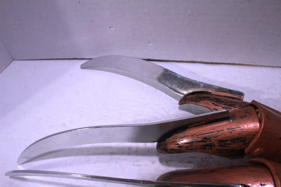 Pesadilla en Elm Street Deluxe Freddy Krueger Guante Rubíes Juegos con disfraces Halloween Foto 3 de 4