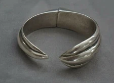 NEW Uno De 50 Silver Hinged NYOTA Cuff Statement Bracelet Bangle SRP $220