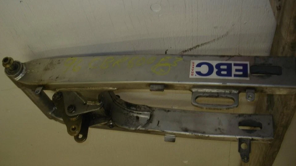 Brazo basculante Honda CBR600F3 SUPER SPORT 1995-1998 52200-MAL-305ZA Foto 2 de 3