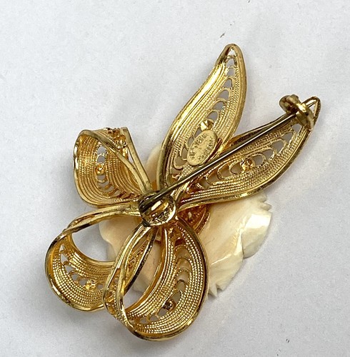Vintage Gold-tone Wire Filigree Ribbon Western Germany Marked Pin Flower Brooch - Picture 4 of 8