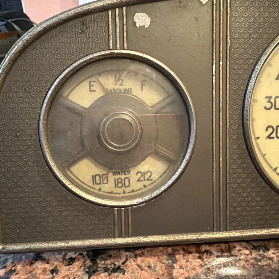 Tablero 1934 con reloj y velocímetro Foto 4 de 4