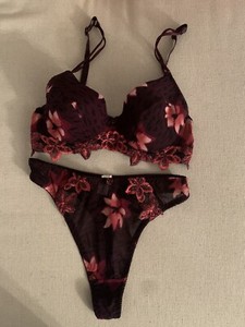 “New” Elegant Bra Panty Set Size 34B/S Color Burgundy