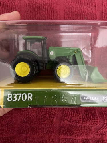 TOMY TOYS - JOHN DEERE 1:64 SCALE MODEL FARM TOYS 9570R + 8370R - Picture 3 of 4