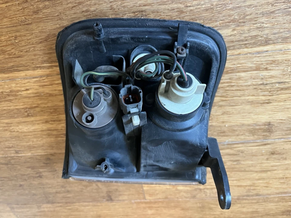 92-97 Isuzu Trooper Delantero Izquierdo LF LH Driver Luz Esquina Lente Lámpara LADO DEL CONDUCTOR Foto 4 de 4