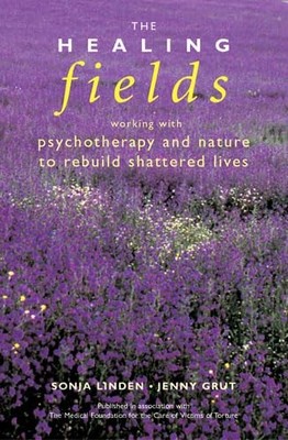 The Healing Fields: Working with Psychotherapy and Nat by Grut, Jenny 0711220271