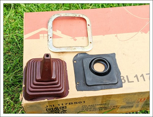 ✅ 86-97 Nissan Hardbody Pickup D21 Truck 2wd Manual Floor Shift Shifter Boot OEM