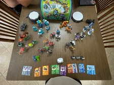 Skylanders Lot of 31 Skylanders, two portals, 1 bag. CHECK DESCRIPTION!
