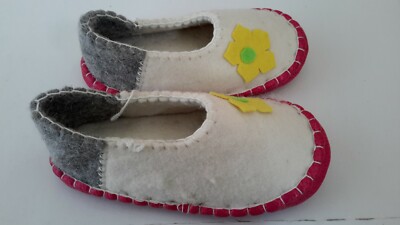 Kids Girls Wool Felt Slippers Booties House Shoes White/Gray/Yellow Flower EUC