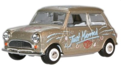 Oxford Diecast 43MIN016 Mini Cooper Just Married 1:43 Diecast Gift