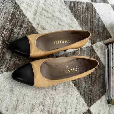 Vintage CHANEL Classic Two Tone Cap Toe Pump Shoes Size 36/ 6 1/2