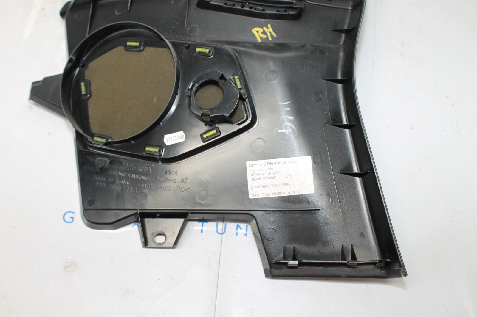 15-20 LAMBORGHINI HURACAN RH PASSENGER C PILLAR SEAT BELT SURROUND 4T0868417