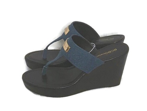 BCBGeneration Domonique Damen-Sandale blau Denim goldfarbenes Logo Keilabsatz Größe 7,5 - Bild 9 von 9