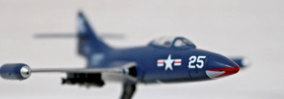 Marine F9F Panther Korea 1947 Fighter 1:100 PS5393-2 Daron envío el mismo día Foto 4 de 4