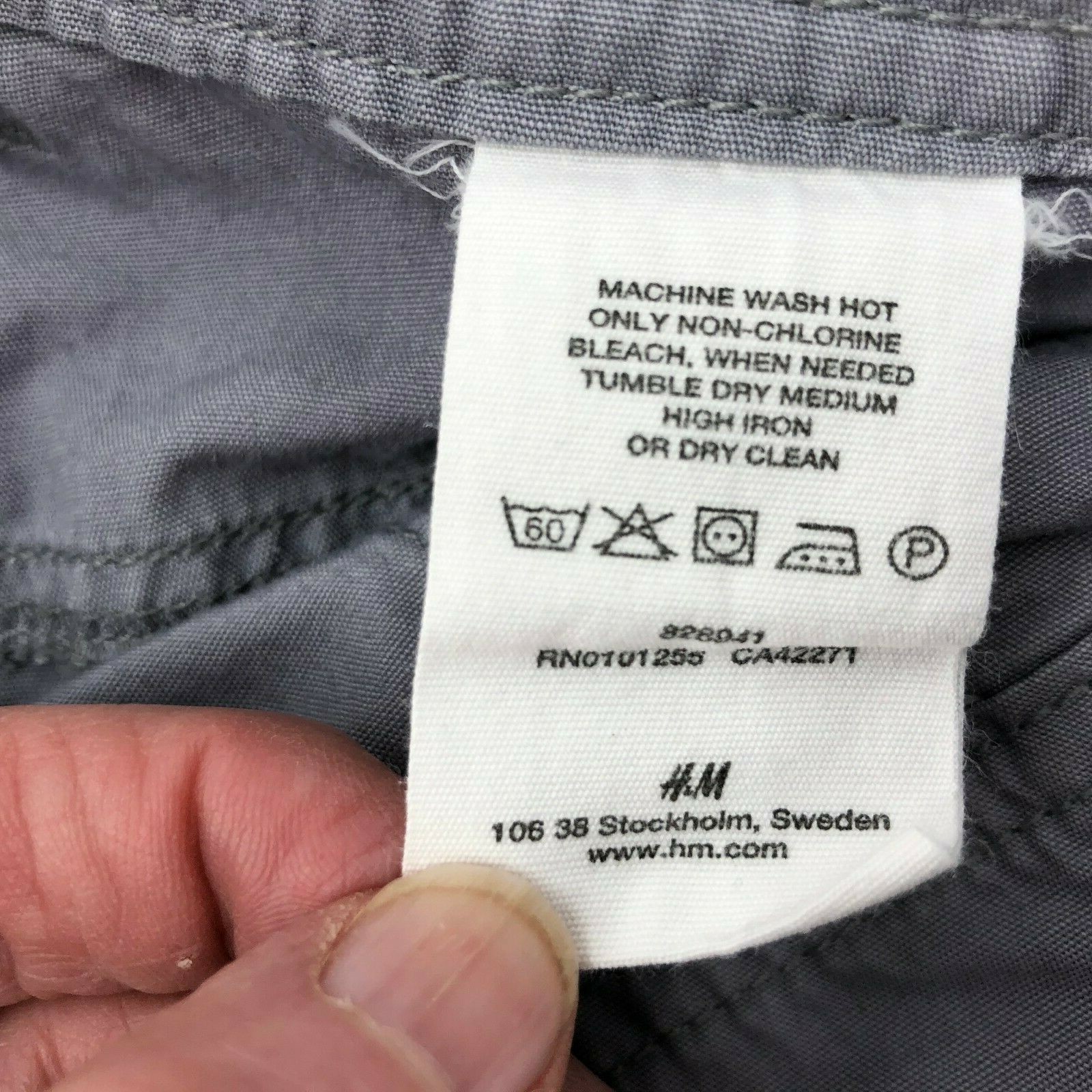  H & M Shorts Misses Size 6 Gray Front Pockets Roll Up Hem with Button Closures thumbnail 10