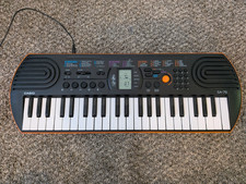 Casio Mini Keyboard SA-76 44 key Black Orange Electronic with AC Adapter.