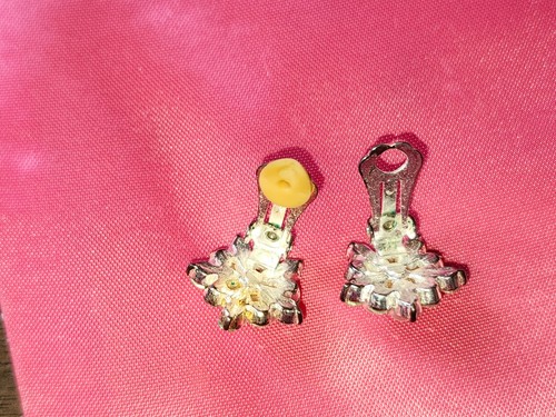 Orecchini a clip vintage cristallo e finta perla a forma di stella 3/4" x 3/4" - Foto 3 di 4