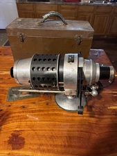 ANTIQUE VICTOR PORTABLE STEREOPTICON # 2 SERIAL #17688. WORKS TESTED W/ SLIDES￼