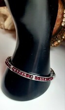 Armreif aus Edelstahl mit Granat°.