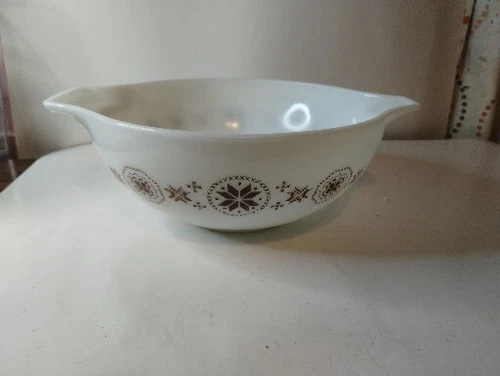 Pyrex Town And Country Cinderella  Bowl 444
