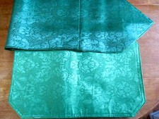 5 pc set 4 Placemats 19" x 13" Matching Tablerunner 70" New w/o Tags 00106