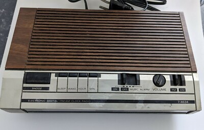 Vintage General Electric Am/fm Alarm Clock Radio Model 7-4634b Red