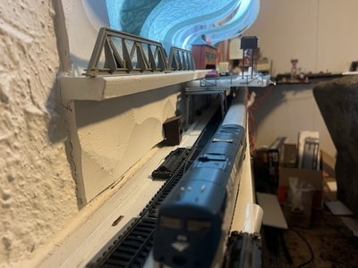 Athearn HO Scale Amtrak Starter Set P40DC Locomotive, Coach & Cafe Cars