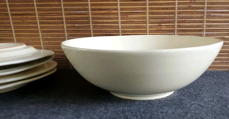 Vietri Fresca Crema (4) Service Plates Chargers 12in and (1) Serving Bowl - Image 4 of 4