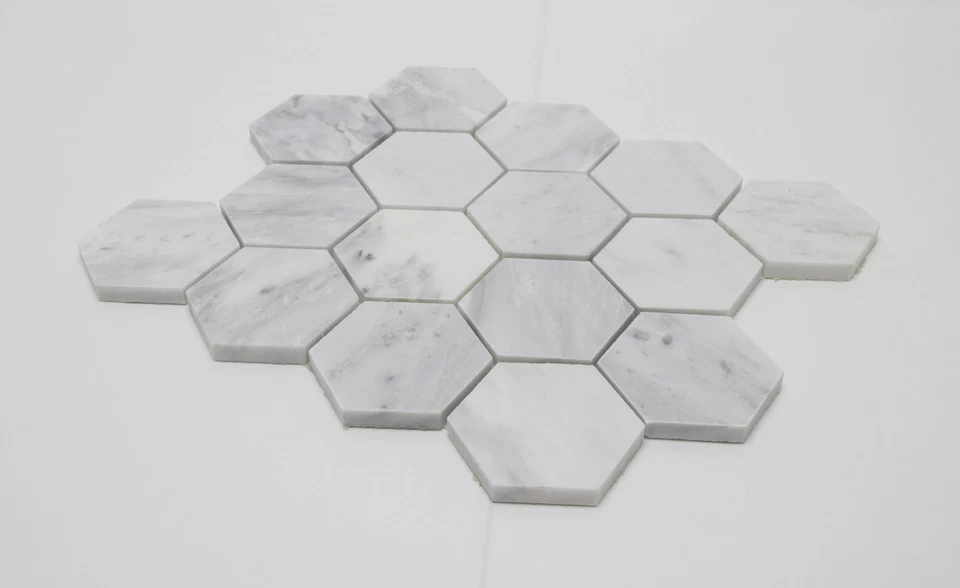 Azulejo de mosaico de mármol blanco Carrara con mango hexagonal piedra natural azulejo de ducha de baño Foto 3 de 4