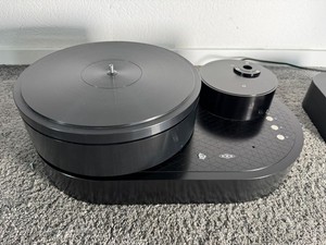 AMG Viella Forte Engraved High End Plattenspieler mit 12JT Tonarm aus 2022