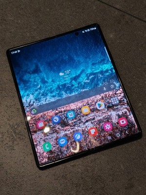 Samsung Galaxy Z Fold2 256GB 12GB 5G Mystic Black Blue Hinge