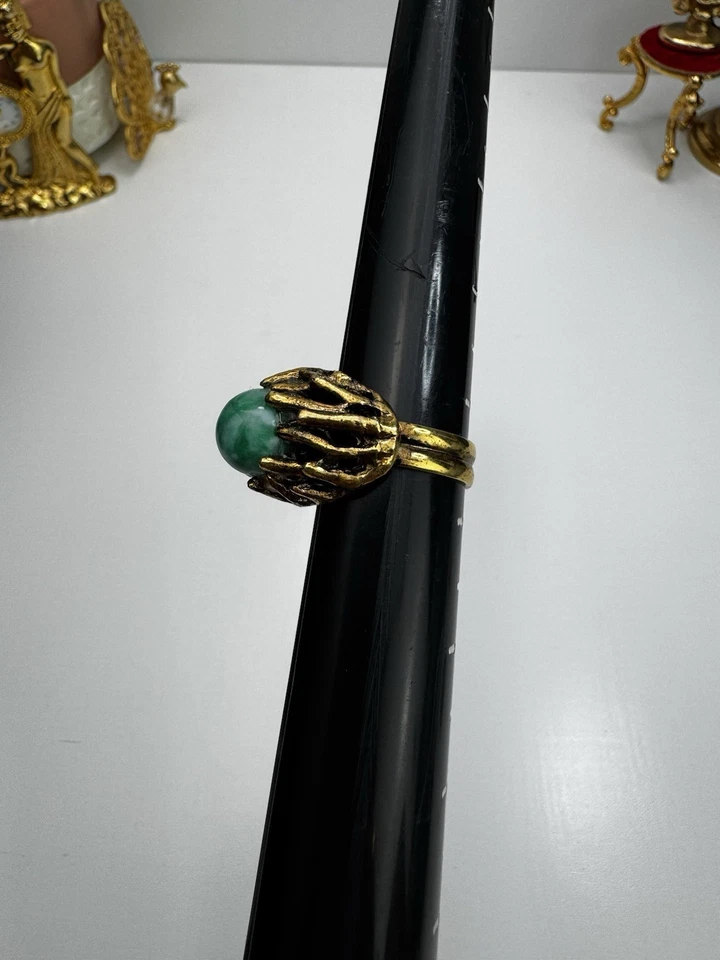 Anillo de doble banda de latón brutalista vintage con orbe de vidrio verde tamaño 8,5 Foto 4 de 4