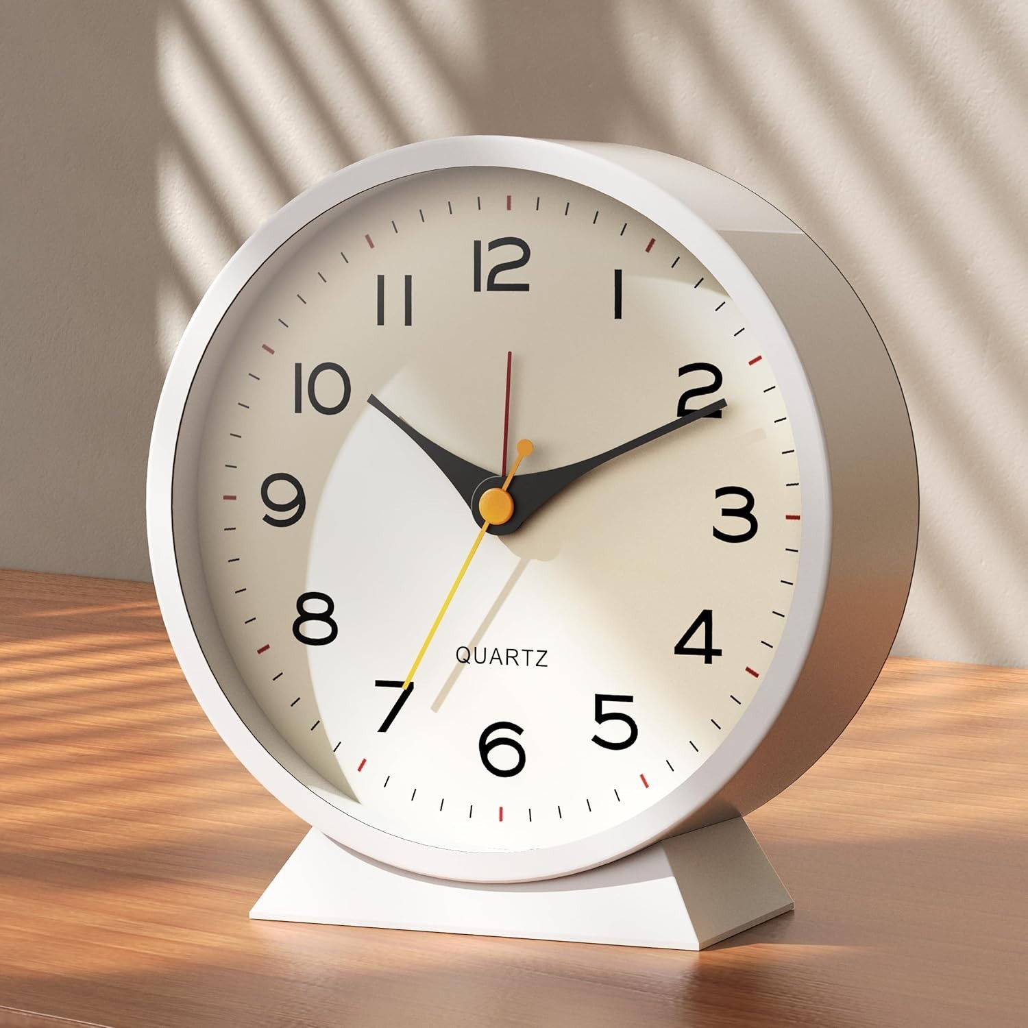 Chic 4.5" Metal Analog Alarm Clock - Battery Powered Design for Bedrooms