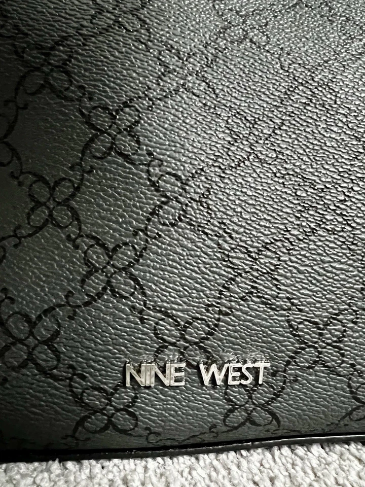 Bolso de mano/brossbody para mujer Nine West Colby negro doble lado/crebilla/mango  Foto 3 de 4