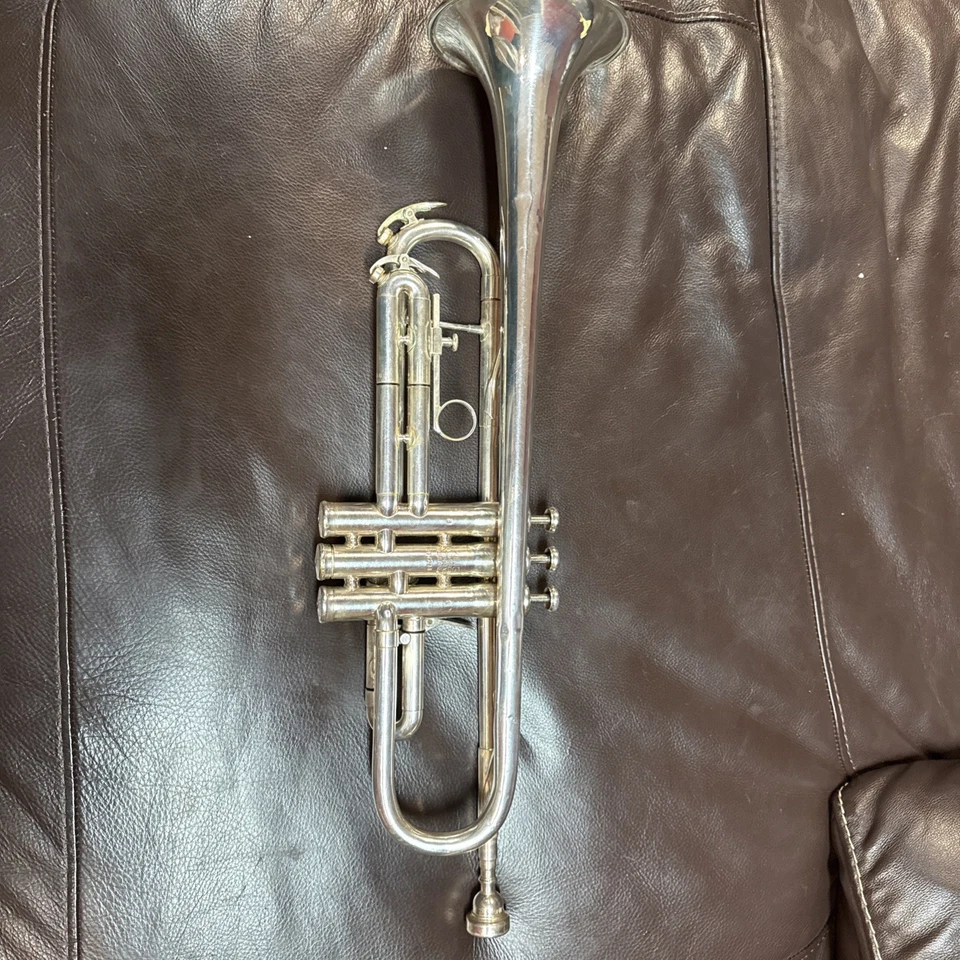 Trompeta profesional vintage King Sliver Flare 1055T sin estuche (principios de 1970) Foto 2 de 4