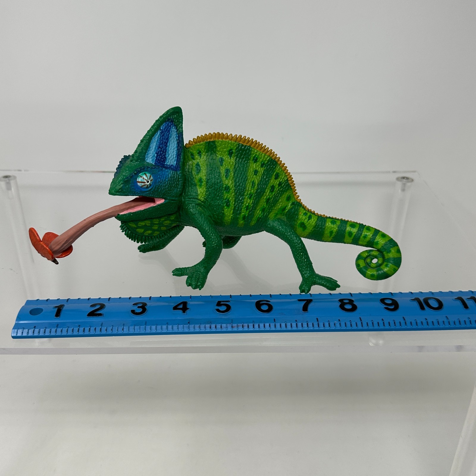 Safari Ltd Veiled Chameleon Figure Wild Butterfly Eating Lizard Figurine 2008