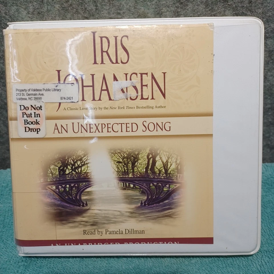 CD Audiobooks ROMANCE Lot of 8 - Jennifer Weiner Laurens Johansen Crusie Isaacs Foto 2 de 4