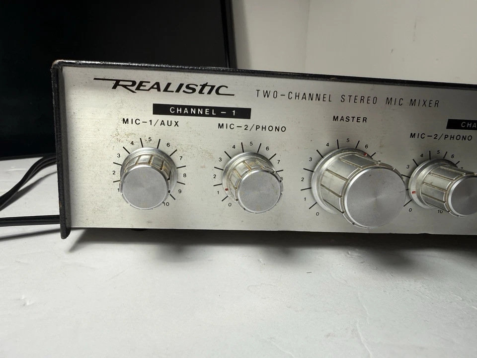 Mezclador de micrófono estéreo realista de dos canales modelo 32-1100 equipo de audio vintage Foto 2 de 4