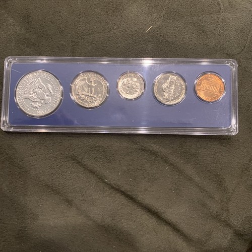 1966 US Special Mint Set in Original Blue Plastic Case 40% Silver Kennedy Half - Picture 2 of 3